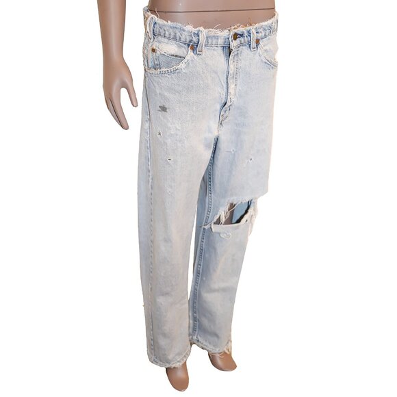 Vintage Levis Light Wash Distressed Denim Jeans Size 32W 27L Classic Blue Jeans - Picture 3 of 5